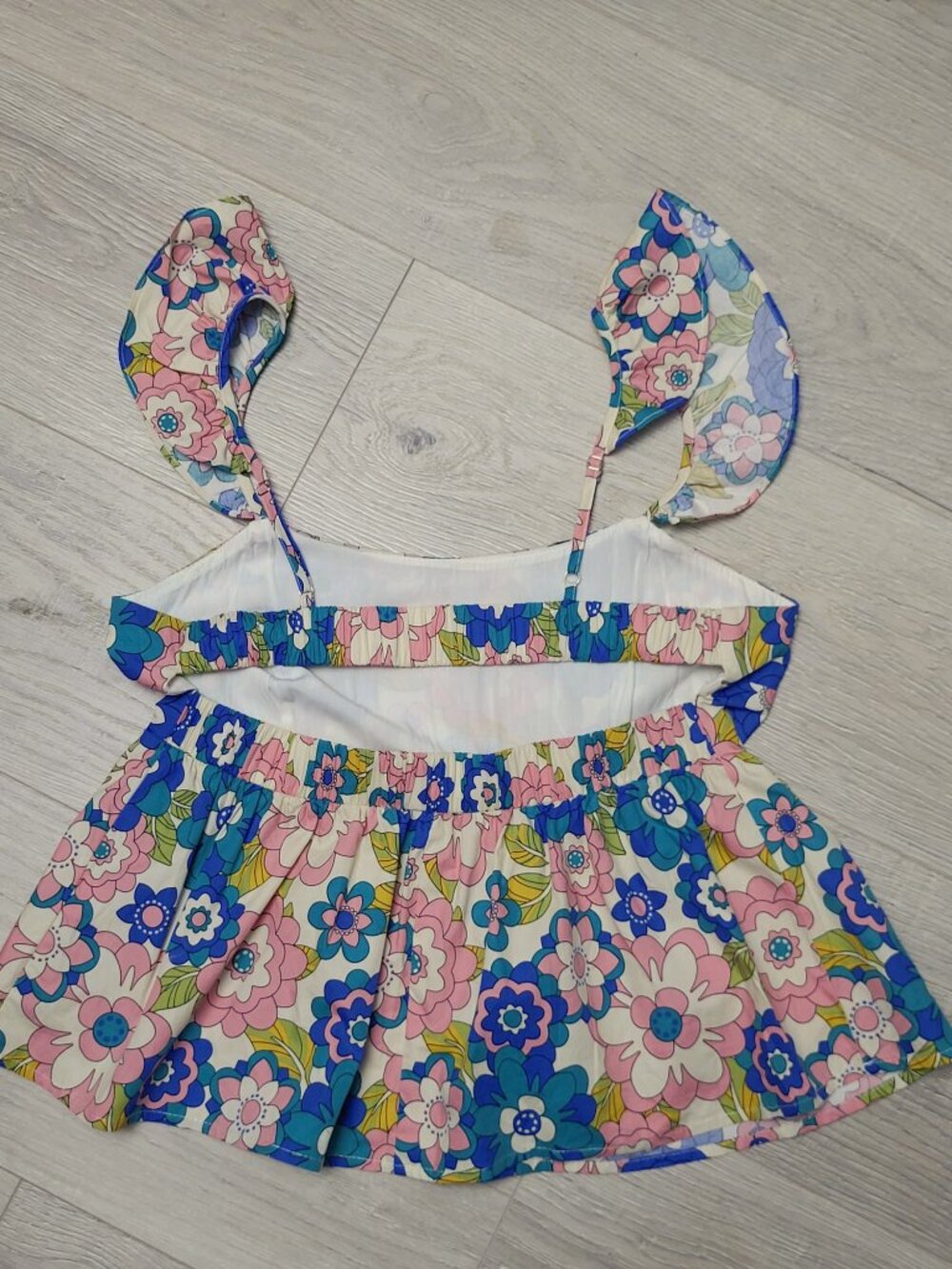 Fore ~ Sz M ~ Ruffle Spaghetti Strap Top ~ Excellent Condition - Picture 7 of 9